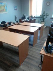 Прямые столы для персонала